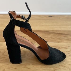 Black heels – 10